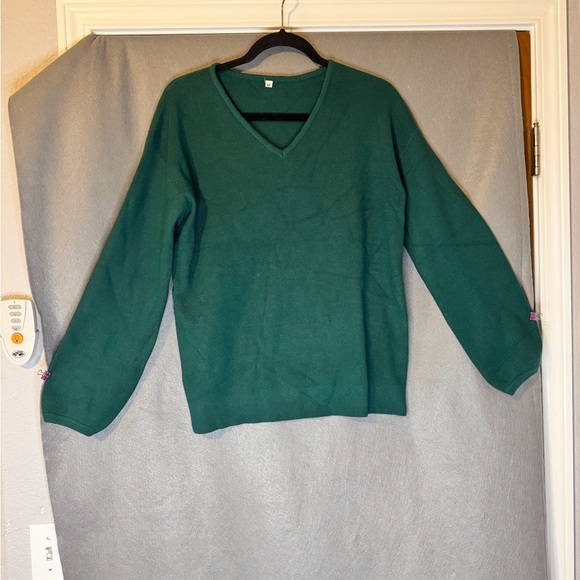 Source Unknown Teal V-Neck Sweater. Excellent Condition. - Picture 1 of 6